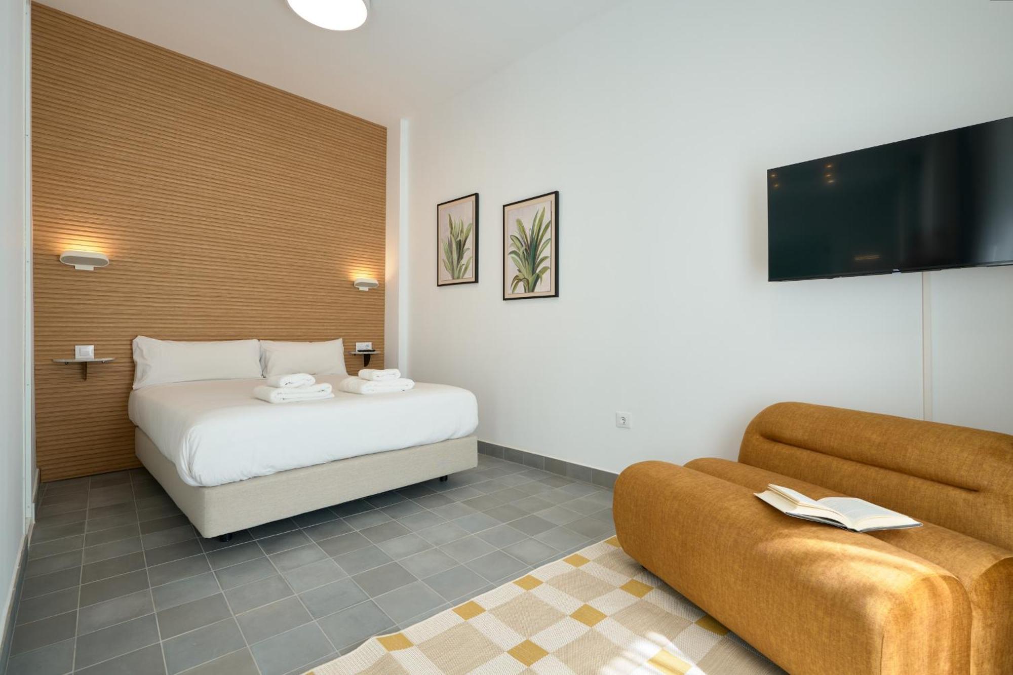 Studio Apartment with One Double Bed