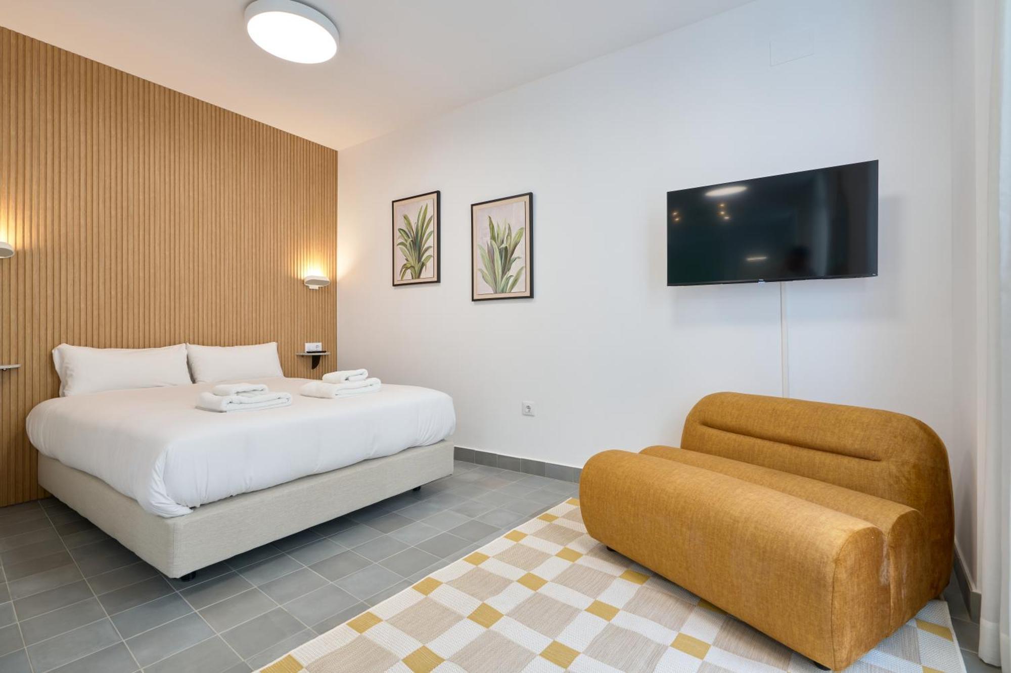 Studio Apartment with One Double Bed